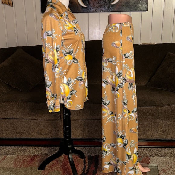 Neiman Marcus (Leslie J) •Medium • Brown/Yellow •Floral • 3 Piece •Blouse/Pants - Picture 5 of 16